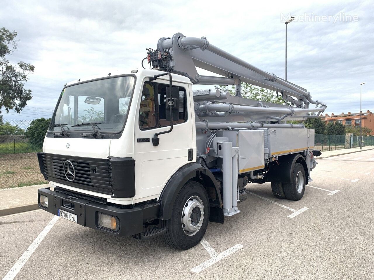 Schwing 26-3 on chassis Mercedes-Benz 1722  concrete pump