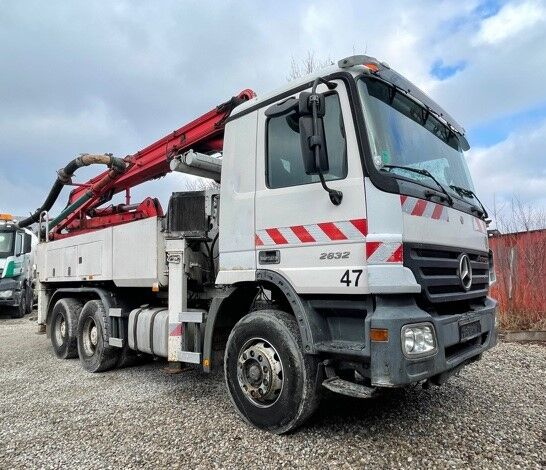 Schwing  KVM 24-4H BR03 on chassis Mercedes-Benz Actros 2632 concrete pump