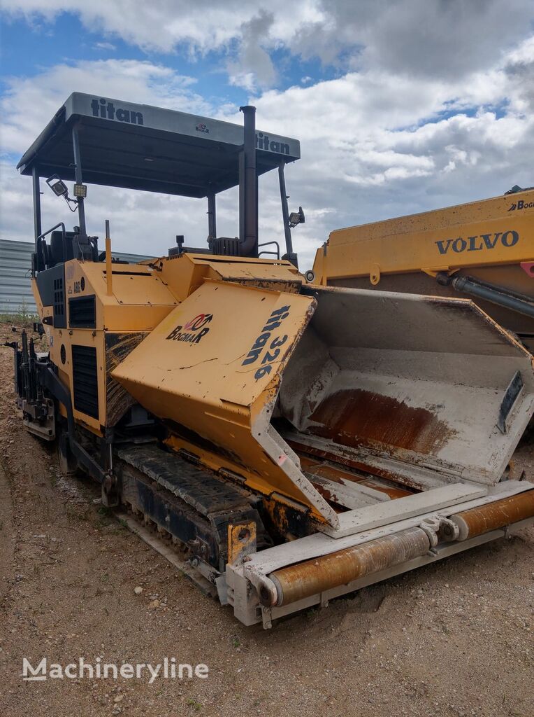 ABG Titan 326 crawler asphalt paver