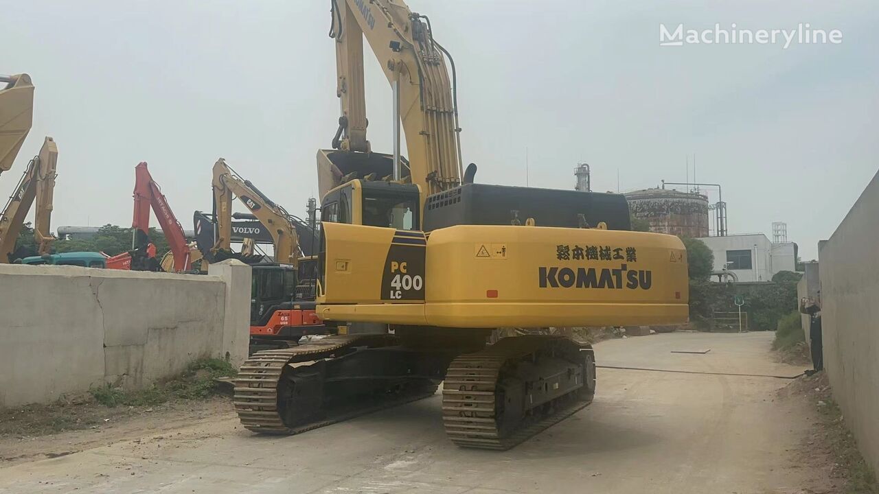 Komatsu PC400-8 tracked excavator