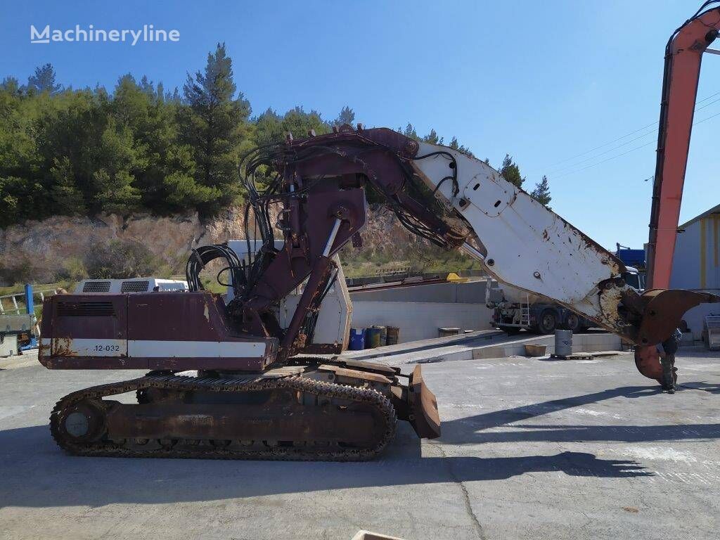 Liebherr 932T tracked excavator