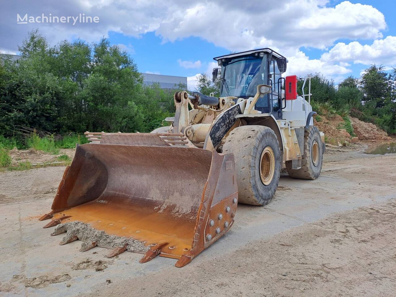 CAT 966M wheel loader